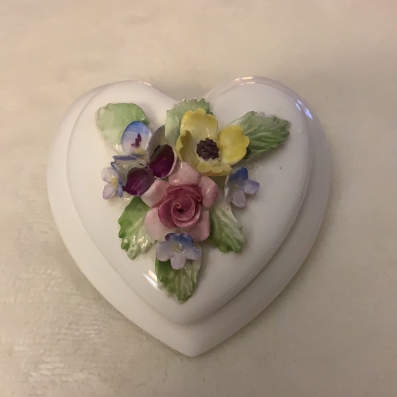 Royal Adderley Floral Bone China Trinket Box Made In England (vintaged piece) - Picture 13 of 14